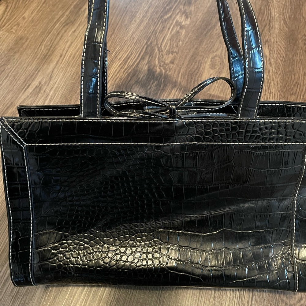 Beautiful Black Faux Leather Liz Claiborne Puse 🌸
